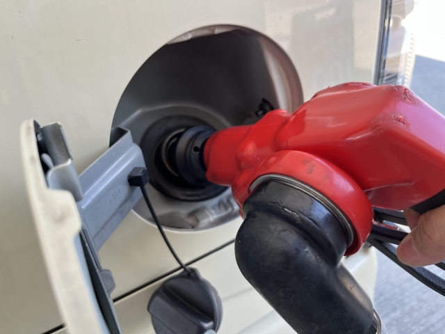 車を利用する際のガソリン代と維持費